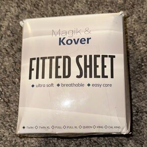 👙Magik & Kover Ultra Soft Breathable Easy Care Black Twin Fitted Sheet